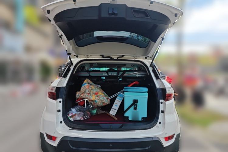 Used JMC Yusheng S330 2016 1.5L GTDi Automatic Two-Wheel Drive Prestige Edition Trunk