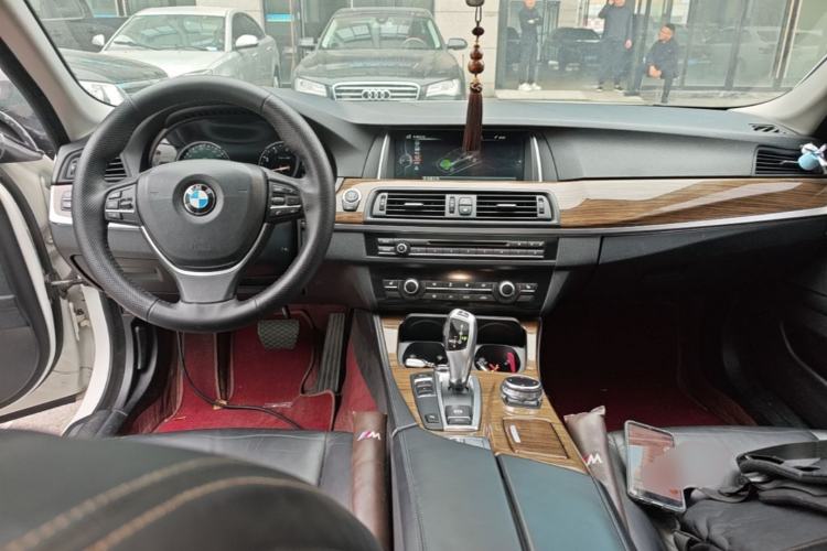 Used BMW 5 Series 2014 525Li Fashion Design Package Center Console