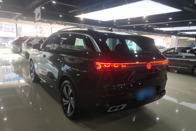 Used Volkswagen Tavendor 2024 380TSI All-Wheel Drive R-Line Cruise Edition Exterior 2