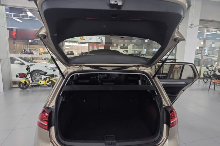 Used Volkswagen Golf 2017 1.6L Automatic Comfort Million-Vehicle Anniversary Edition