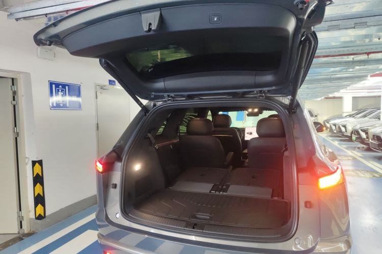 Used ONVO Luxeed L90 2025 Model—Max Six-Seater Version
