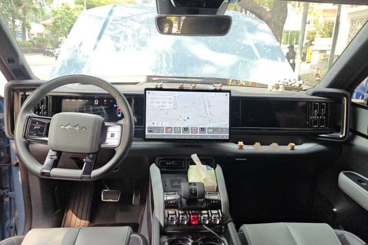 Used Formula Leopard 5 2023 Navigator Edition Center Console