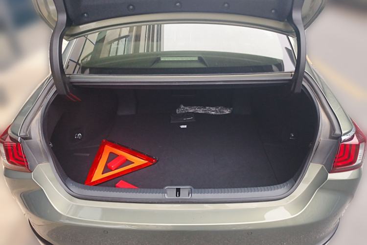 Used Lexus ES 2022 300h Deluxe Edition Trunk