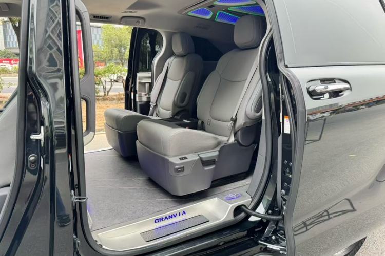 Used Toyota Granvia 2023 2.5L Hybrid Comfort Edition