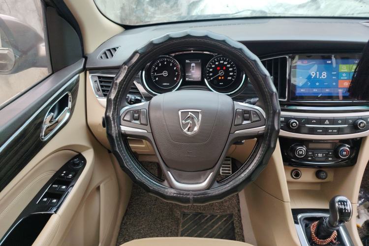 Used Baojun 730 2016 1.5T Manual Luxury Edition 7 Seats Steering Wheel