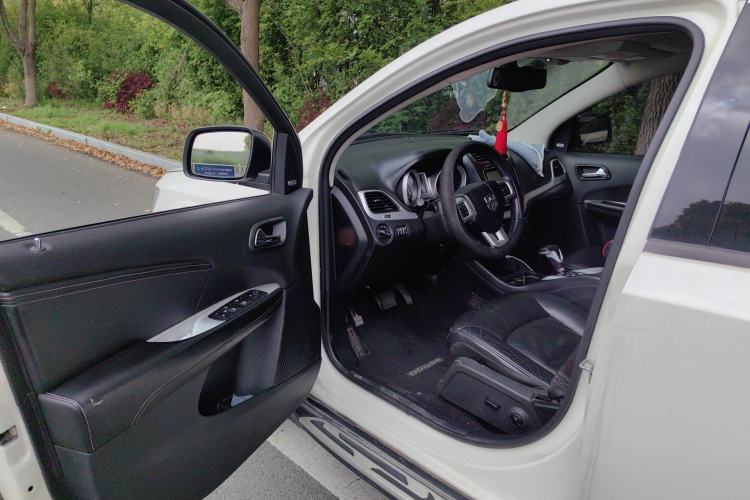 Used Dodge Journey 2013 3.6L Four-Wheel Drive Flagship Edition Driver Seat