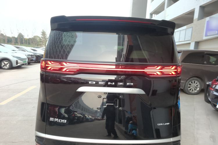 Used Denza D9 2024 DM-i 980 Four-Wheel Drive Flagship Model
