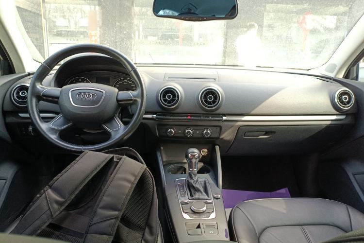 Used Audi A3 2014 Limousine 35 TFSI Automatic Advanced Model Center Console