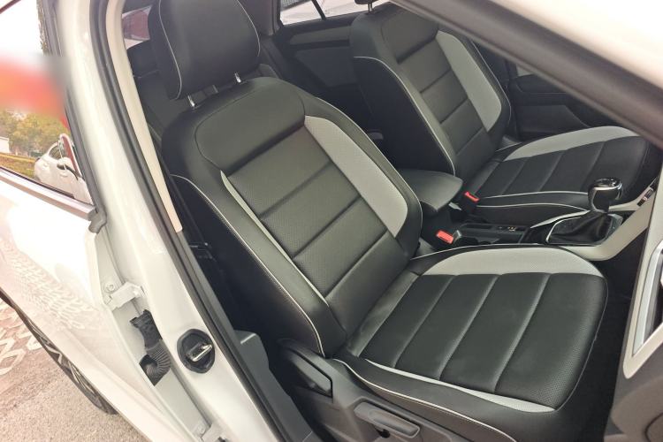 Used Volkswagen T-ROC 2024 280TSI DSG Two-Wheel-Drive Time Edition