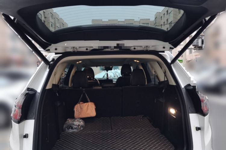 Used Ford Edge 2021 PLUS EcoBoost 245 Two-Wheel-Drive Titanium 7-Seater Trunk