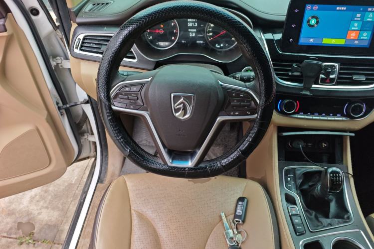 Used Baojun 730 2017 1.5T Manual Prestige Version 7 Seats
