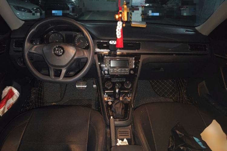 Used Volkswagen C-TREK 2017 230TSI DSG Comfort Version Center Console