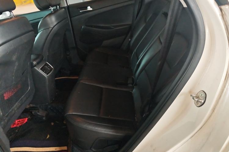 Used Hyundai Tucson 2015 1.6T Dual-Clutch Two-Wheel-Drive Smart Model Left Rear Seat