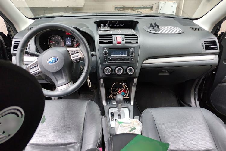 Used Subaru Forester 2014 2.0i Automatic Luxury Edition Center Console