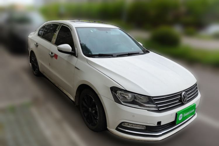 Used Volkswagen Lavida 2015 1.6L Manual Comfort Edition Front Right 45 Deg