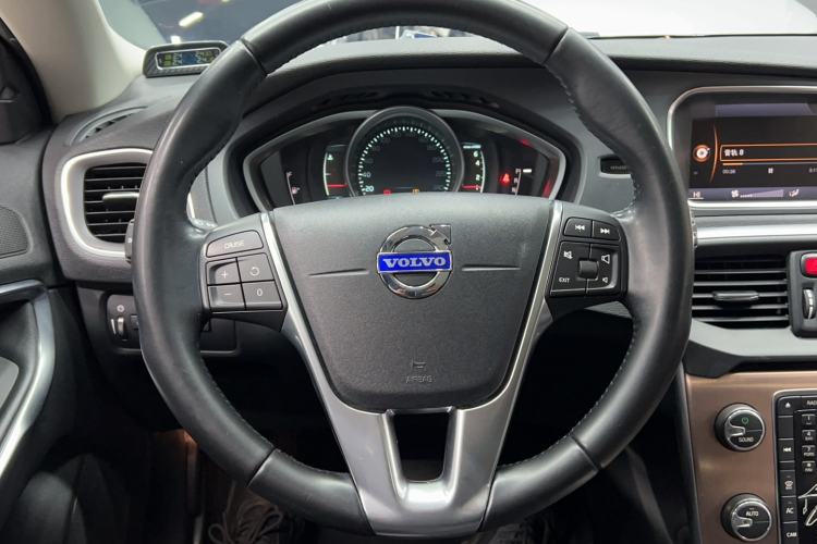 Used Volvo V40 2014 Cross Country T5 AWD Smart Luxury Edition