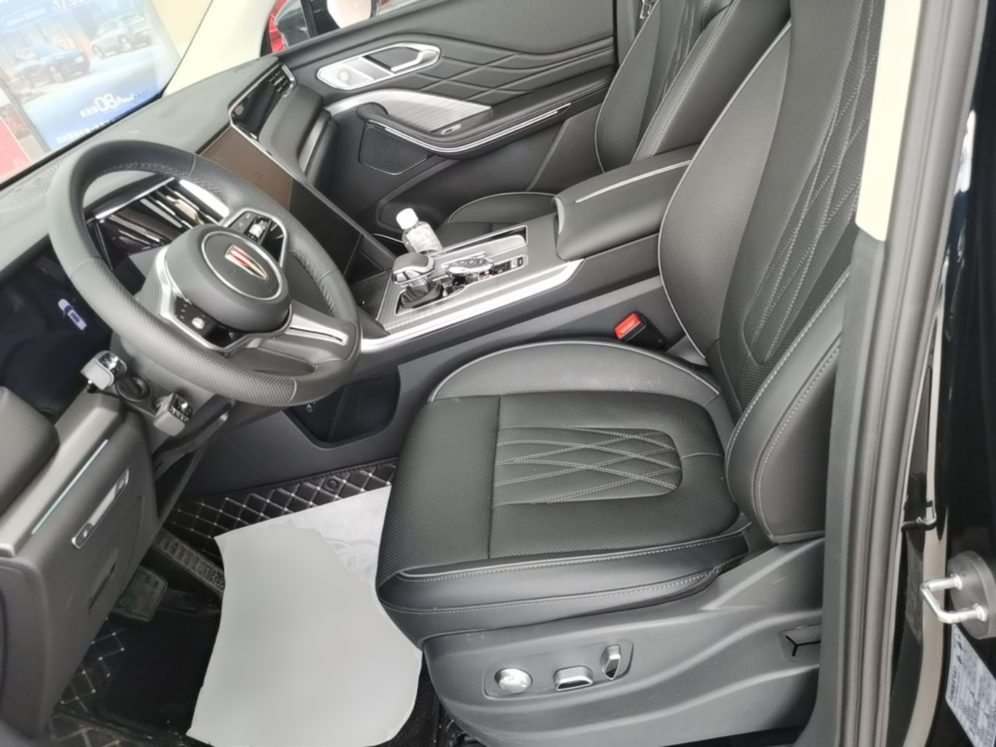 Hongqi HS7 PHEV 2024 2.0T PHEV Four-Wheel Drive Flagship Edition 6 Seats — снимка 17