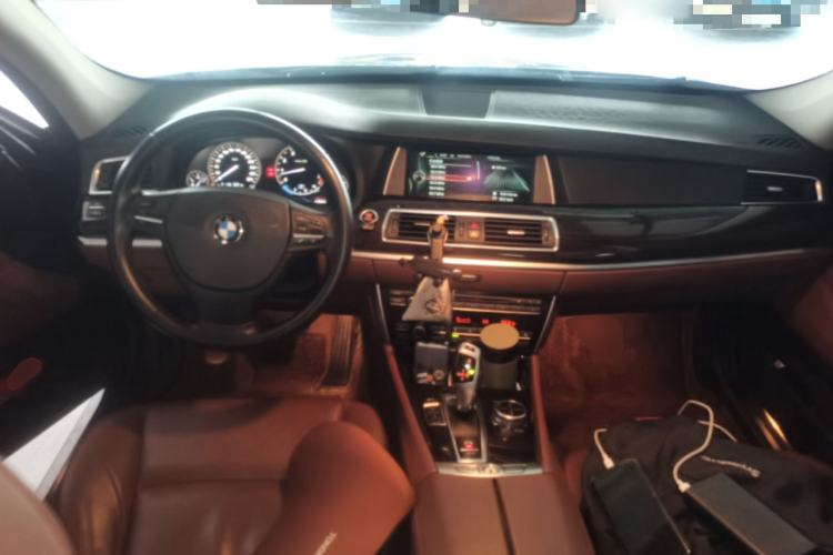 Used BMW 5 Series GT 2013 535i Elegant Edition Center Console