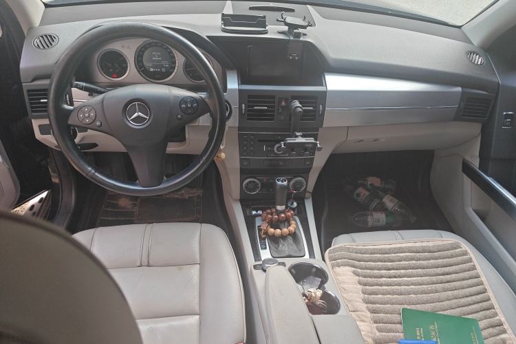 Used Mercedes-Benz GLK-Class 2008 GLK 300 4MATIC Luxury Model Center Console