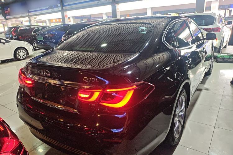 Used Infiniti Q70 2017 Q70L 2.5L Elite Edition Rear Right 45 Deg