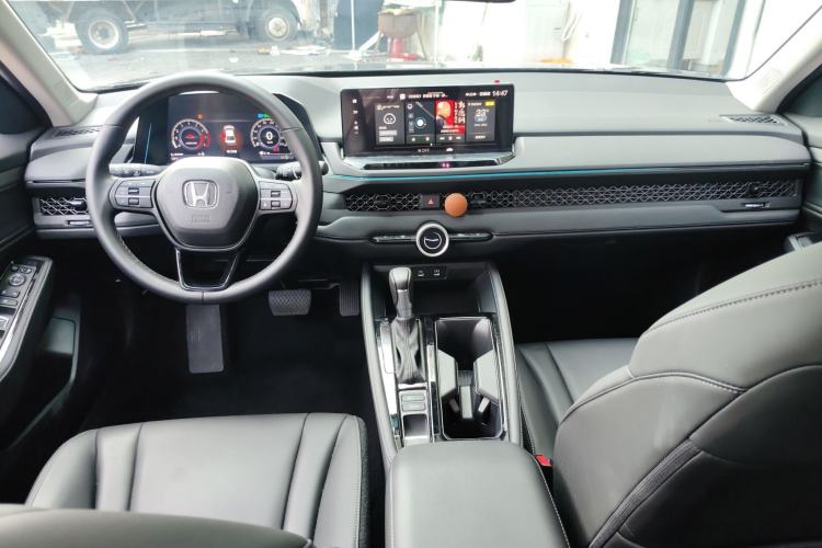 Used Honda Accord 2025 260TURBO Luxury Edition Center Console