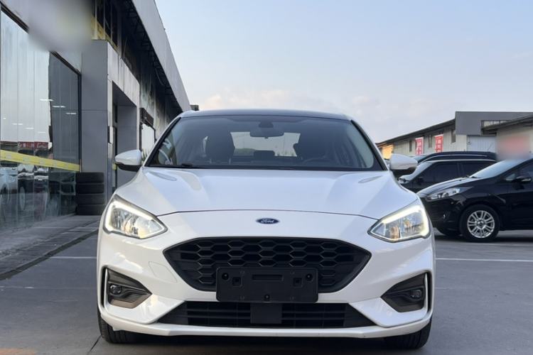 Used Ford Focus 2020 Sedan EcoBoost 180 Automatic Trend Edition Exterior 4
