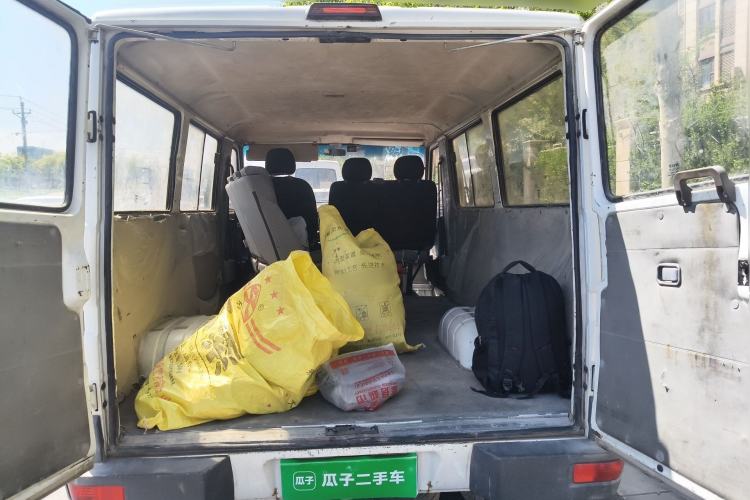 Used Iveco Daily 2020 2.5T A35 Passenger Van with Dual Tires Low Roof 5-9 Seats China V Emission Standard Trunk