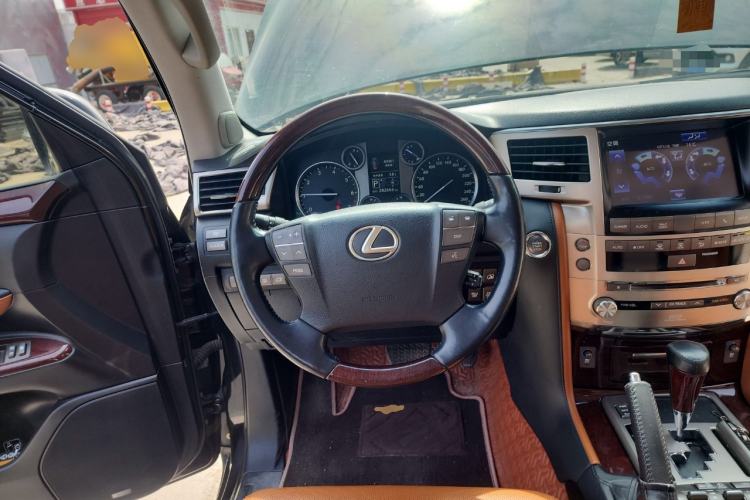 Used Lexus LX 2013 570
