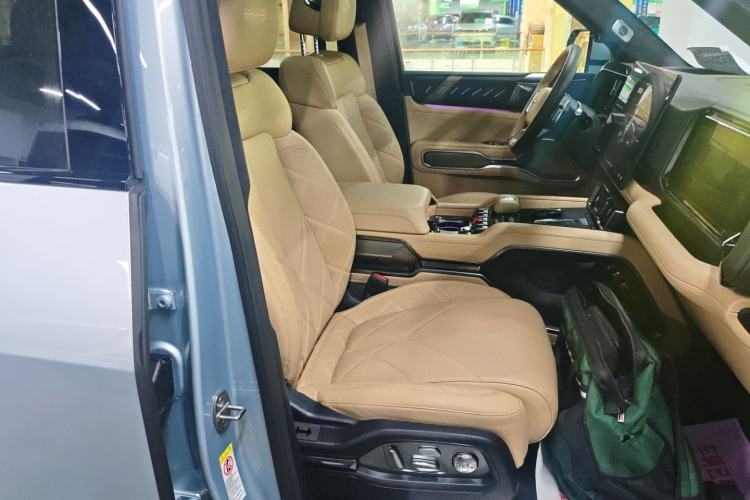 Used Formula Leopard Leopard 8 2025 Smart & Brave Flagship Edition 7 Seats