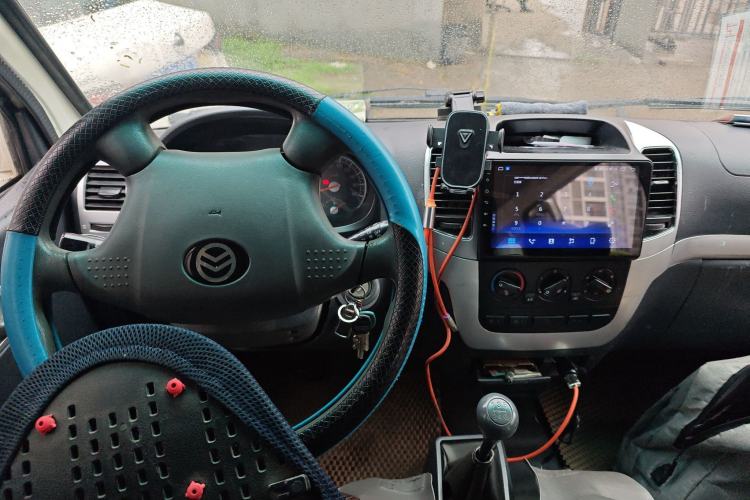 Used Golden Dragon Hiace 2021 1.8L Gasoline Version Long Wheelbase Low Roof – LJ4A18Q6 Center Console