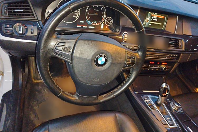 Used BMW 5 Series 2014 520Li Elegant Model
