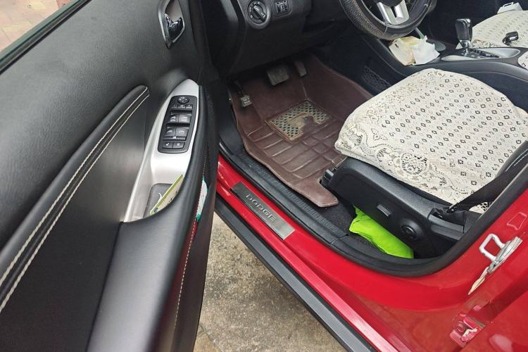 Used Dodge Journey 2013 2.4L Two-Wheel Drive Luxury Version
