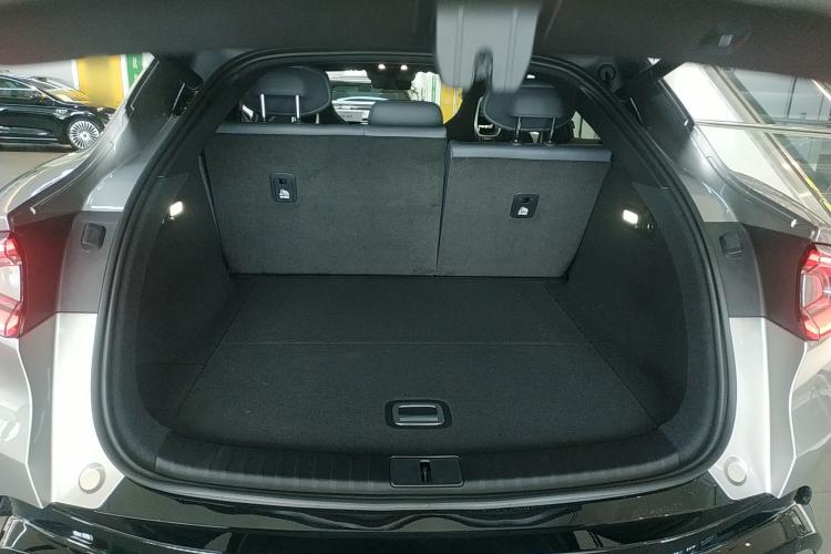 Used Xiaomi Auto YU7 2025 Ultra-Long Range Rear-Wheel Drive Version Trunk