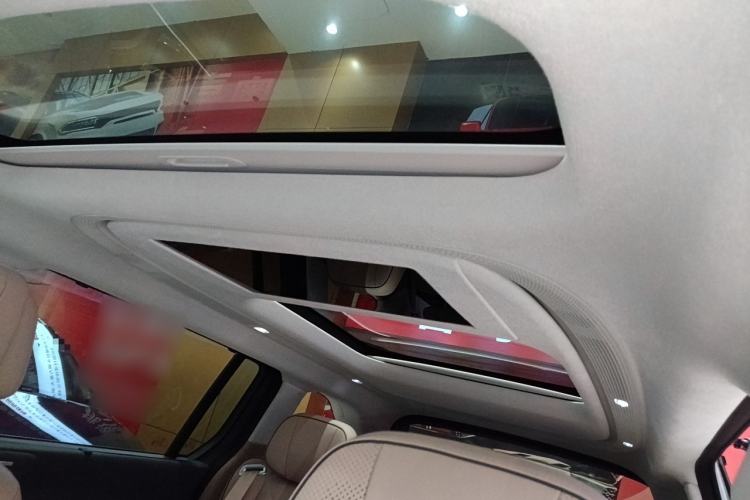 Used XPeng X9 2025 740 Ultra-Long Range Max Headliner