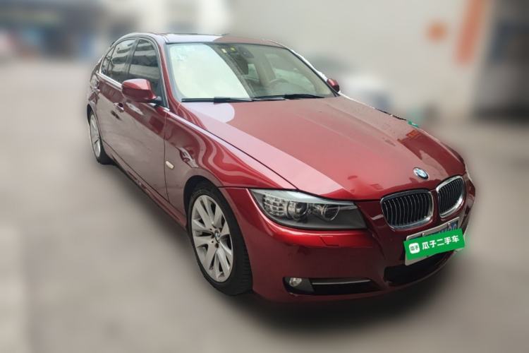 Used BMW 3 Series 2010 320i Luxury Model Front Right 45 Deg