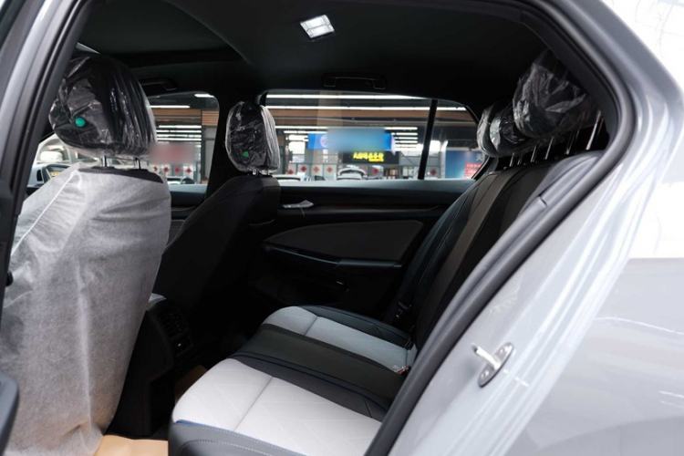 Used Volkswagen Golf 2025 Facelift 300TSI R-Line Interior 4