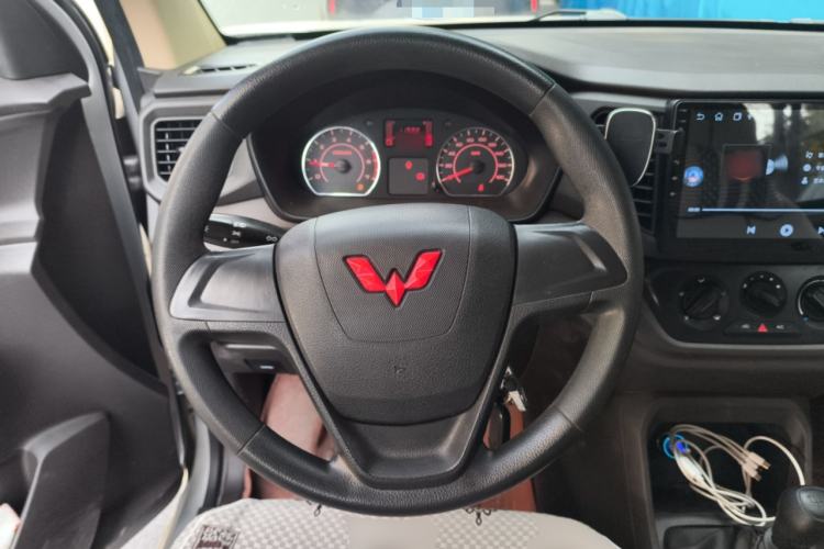 Used Wuling Hongguang V 2022 1.5L Jingqu Edition Electric-Assist LAR Steering Wheel