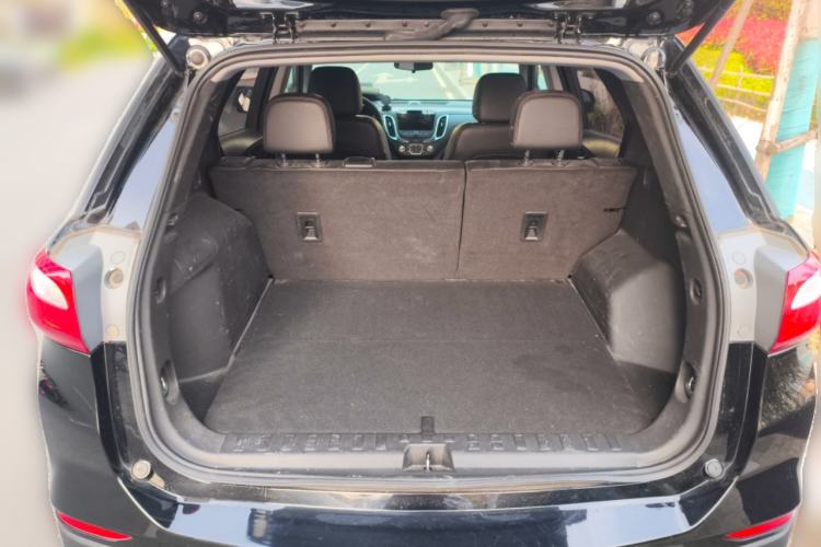 Used Chevrolet Equinox 2018 RS 550T Automatic All-Wheel-Drive Boundary Edition Trunk