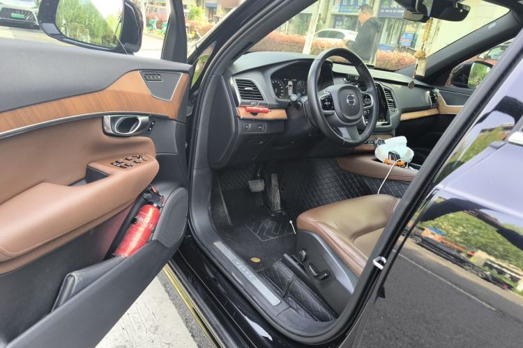 Used Volvo XC90 2021 B5 SmartDrive Luxury Edition 7 Seats Driver Seat