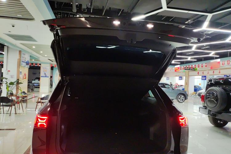 Used Volkswagen Tavendor 2023 380TSI Four-Wheel Drive R-Line Cruise Edition Trunk