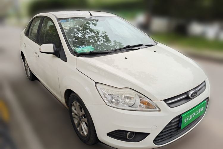 Used Ford Focus 2013 Sedan Classic 1.8L Manual Base Model Front Right 45 Deg