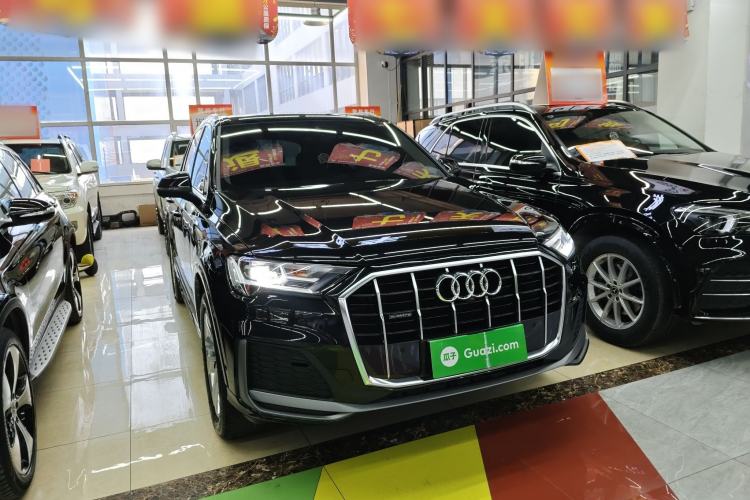 Used Audi Q7 2023 45 TFSI quattro S line Sport model Front Right 45 Deg