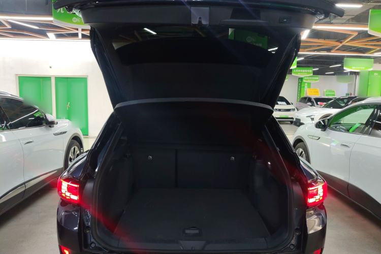 Used Volkswagen ID.4 CROZZ 2022 High-Performance PRIME Edition Trunk