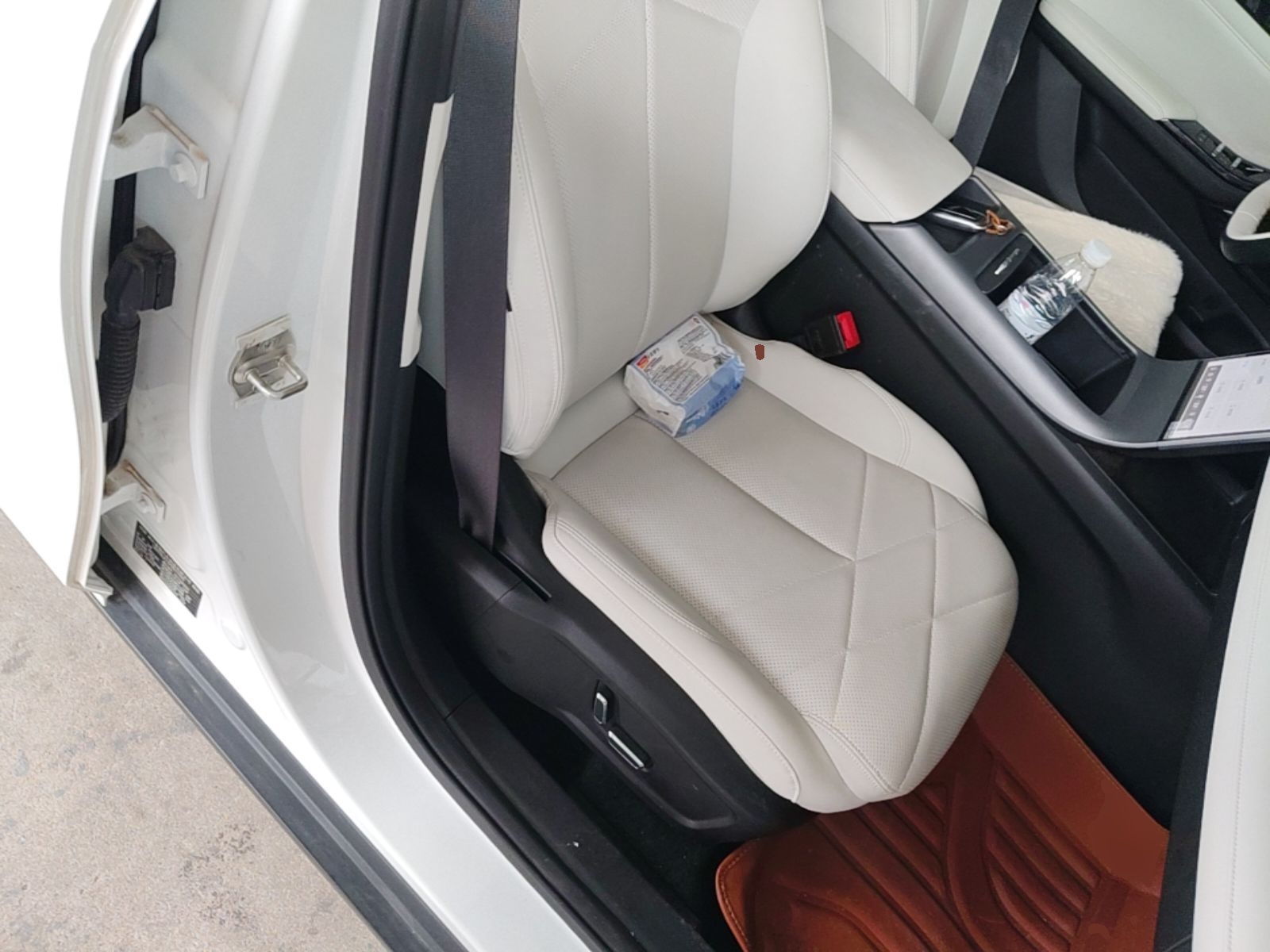 Geely Galaxy L6 2023 125km MAX — снимка 19