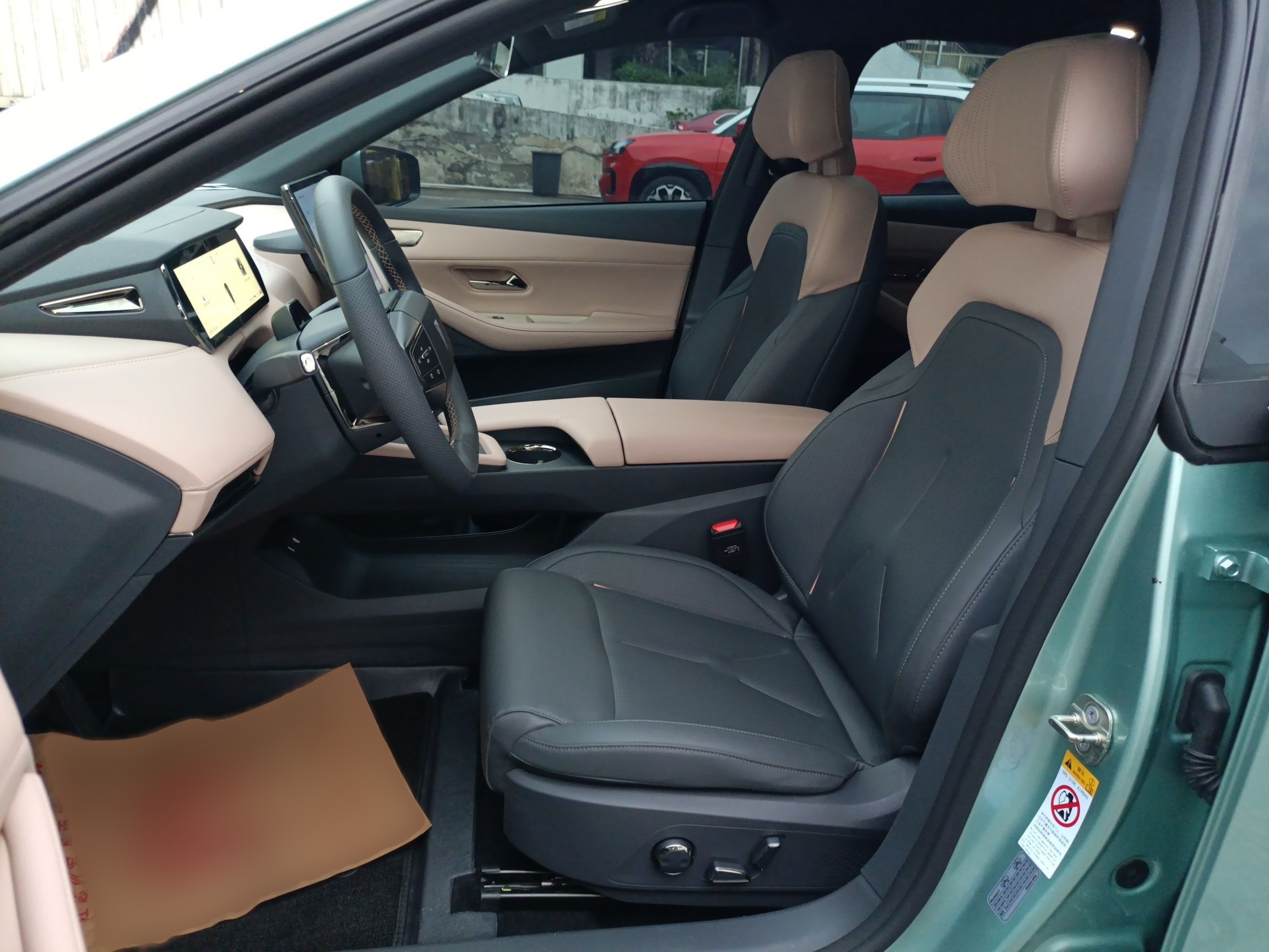 Переднее сиденье в автомобиле