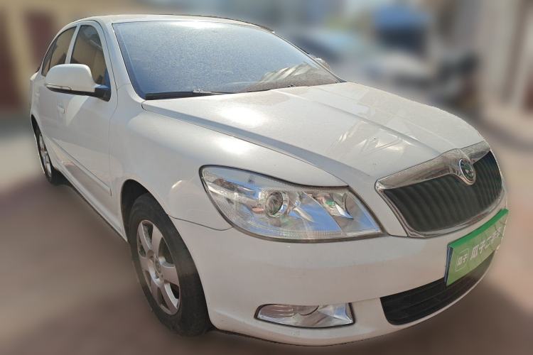 Used Skoda Octavia 2013 1.6L Manual Yijie Edition Front Right 45 Deg