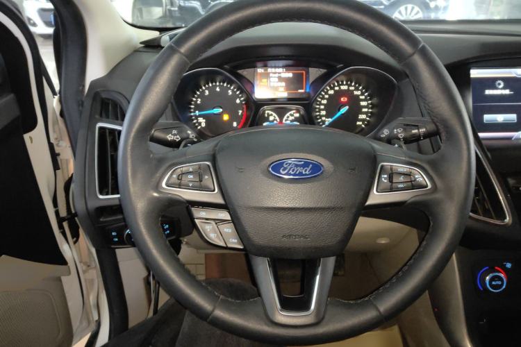 Used Ford Focus 2015 Sedan EcoBoost 180 Automatic Flagship Model