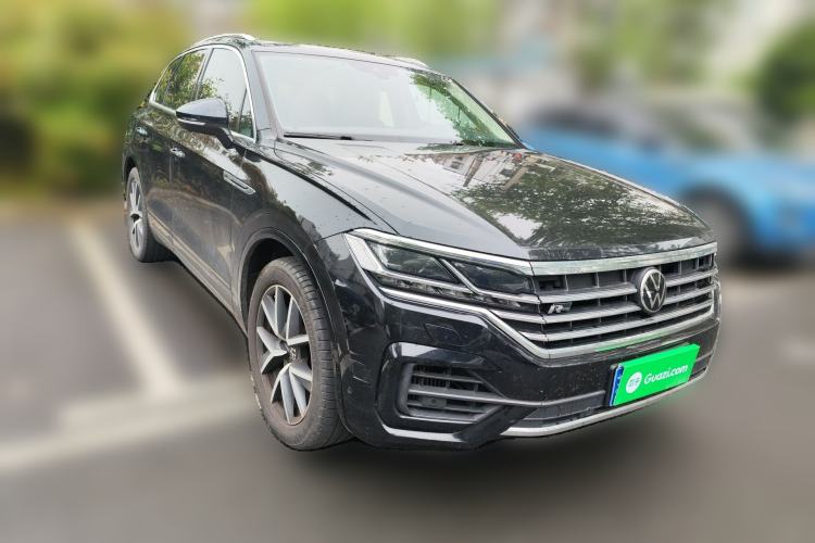 Used Volkswagen Touareg 2021 3.0 TSI Prestige Edition Classic Sport Package Front Right 45 Deg
