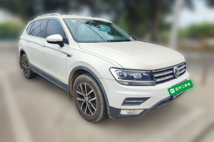 Used Volkswagen Tiguan L 2017 330TSI Automatic Two-Wheel Drive Comfort Edition Front Right 45 Deg