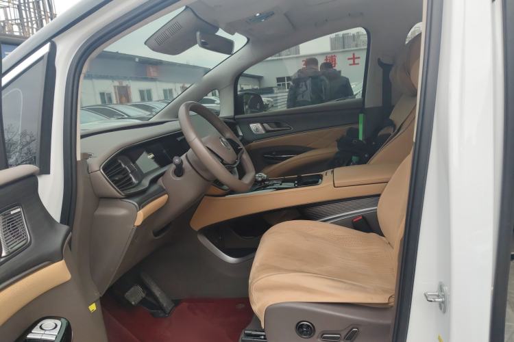 Used Denza D9 2022 EV 600 Four-Wheel Drive Flagship Model
